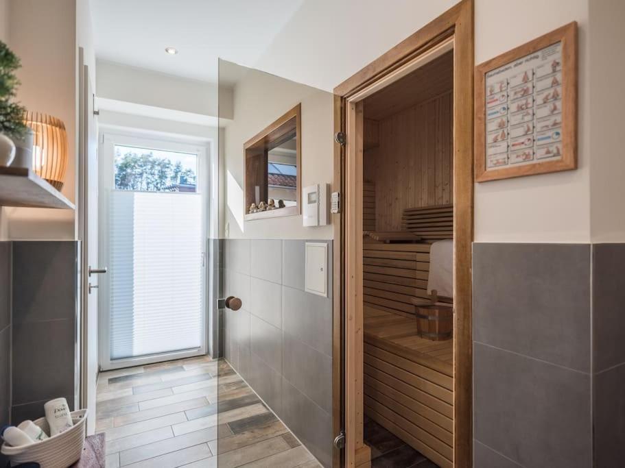 5 Sterne-Ferienhaus Eisvogel Am See Mit Sauna Und Kamin Krakow am See Exterior photo